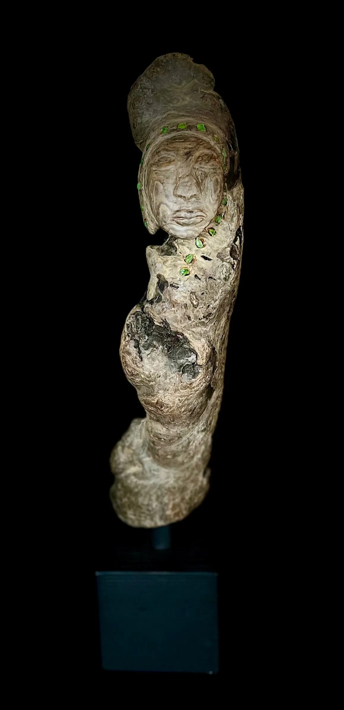 Abstract wood sculpture with minimalist facial expressions