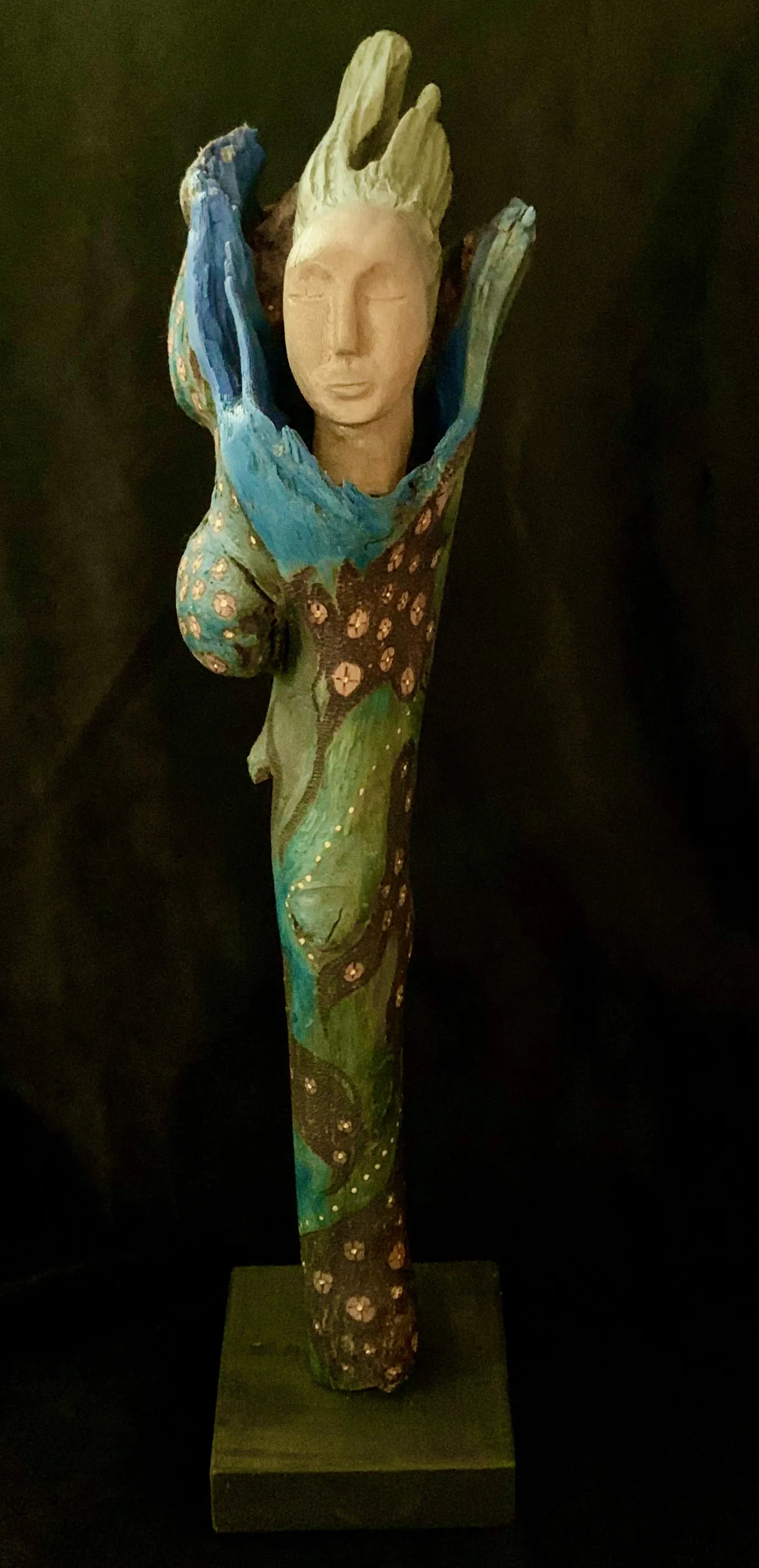 A ceramic sculpture of a woman